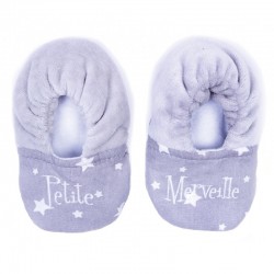 Chaussons bébé bi-matière gris avec des étoiles blanche. Broderie "Petite merveille"