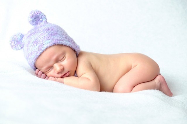 Faut Il Mettre Un Bonnet Naissance A Bebe Moncoffretnaissance